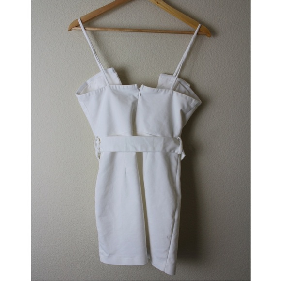 White Superdown REVOLVE Dress Small Belted - Picture 4 of 6